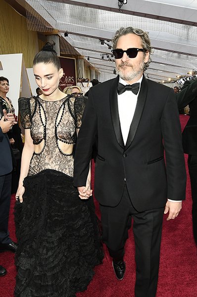 Руни Мара и Хоакин Феникс фото