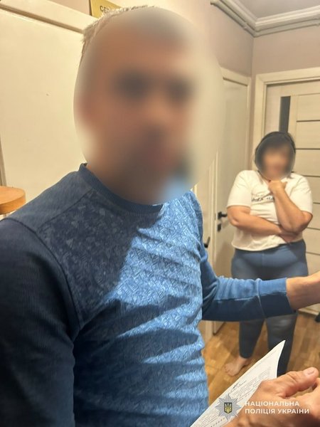 В трёх стриптиз-клубах Львова провели обыски в связи с кражами и мошенничеством