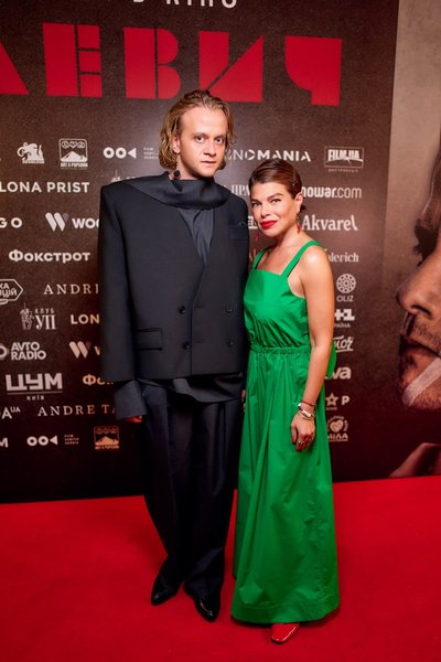 Виталий Ажнов, Тоня Ноябрева