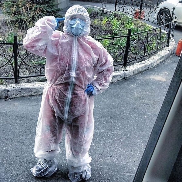 медики, киев, защитные костюмы