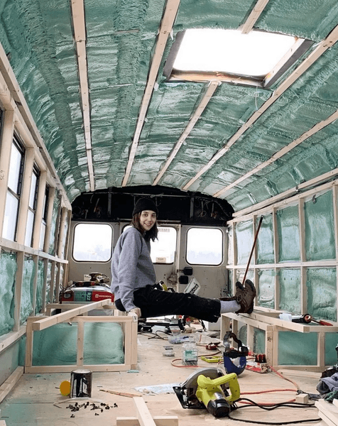 Старый автобус, дом на колесах, уютное жилье, транспортное средство, школьный автобус, ремонт, необычный дом