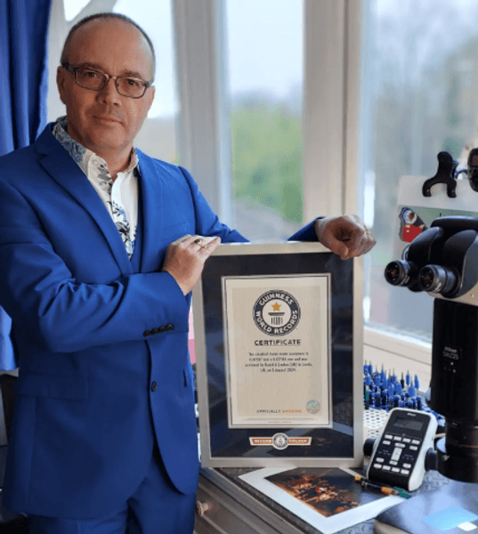 Пан Ліндон з сертифікатом