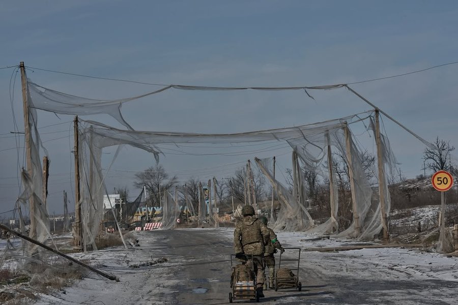 Українські військові на дорозі до Костянтинівки