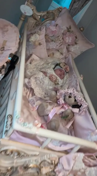 Дитячий одяг, дитяче ліжечко, відео, тренди TikTok, курйози, суперечки в мережі