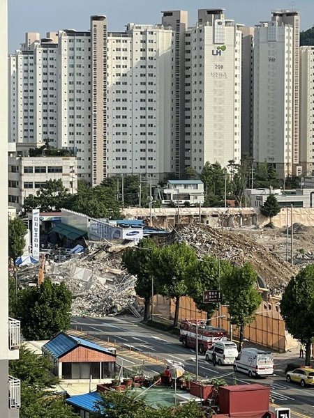 обрушение здания, южная корея, кванджу, автобус