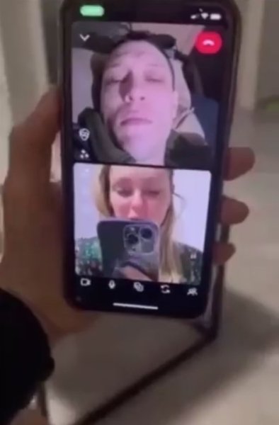 Боєць "Джанго" розмовляє з сестрою Катериною Катерина, Джанго