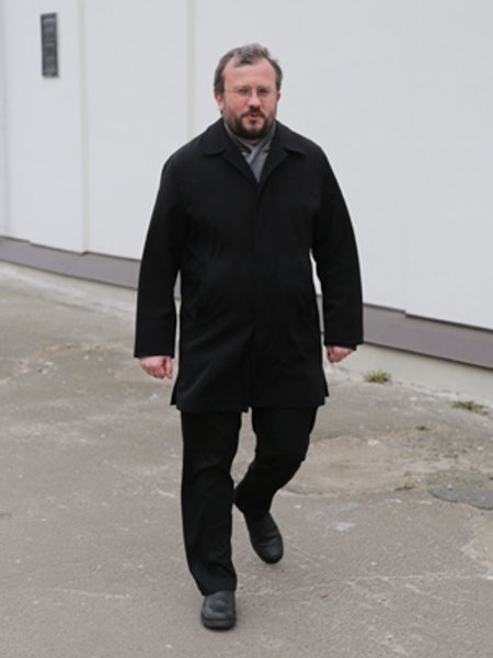 

Кирилл Говорун: "Идея "русского мира" стала камнем преткновения, разделившим единую церковь. Люди могут ходить в один храм, причащаться из одной чаши и при этом находиться по разные стороны линии огня"
