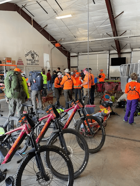 Спасательная операция, мужчина потерялся в горах, ураган, спасатели, поиск мужчины в горах, неудачный корпоратив, потерялся в лесу