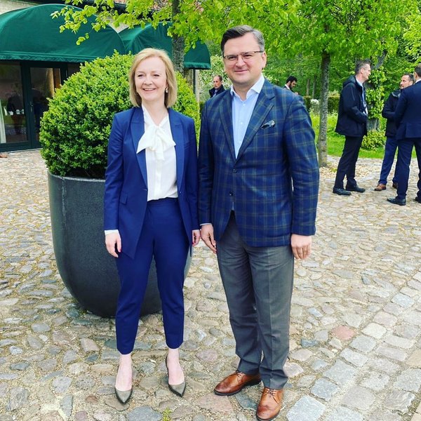 лиз трасс, дмитрий кулеба, министр иностранных дел украины