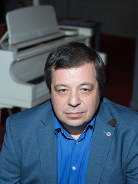 

Играть со страстью. Ботвинов считает, что люди приходят на концерты за эмоциями, а не за профессиональным исполнением
