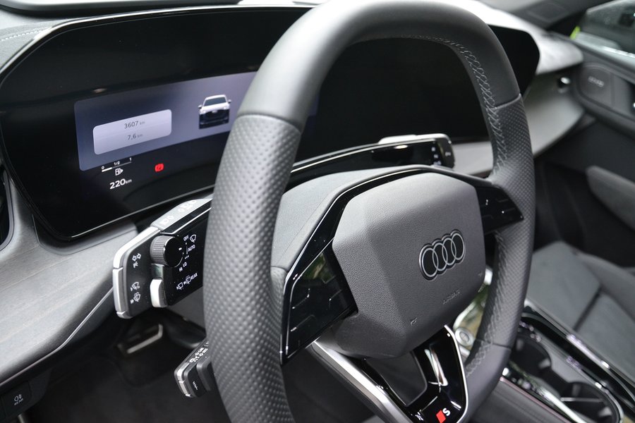 кермо Audi Q3