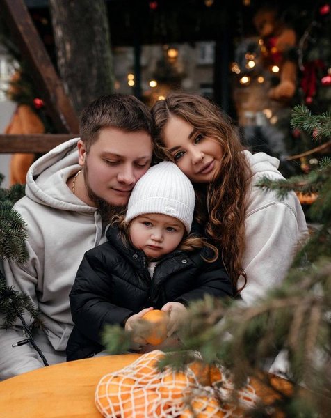 Стася Макєєва з сім'єю