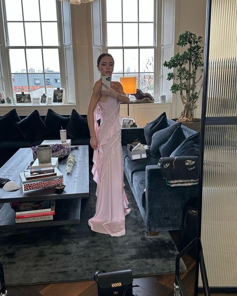 Виктория Бекхэм, платья виктории бекхэм, бренд виктории бекхэм, модных образ виктории бекхэм, розовое платье