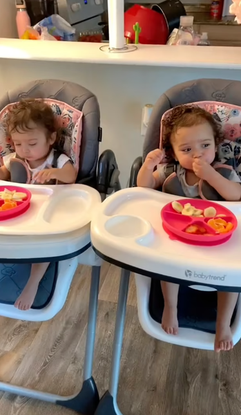 Забеременела двойней в 15 лет, подростковая беременность, курьезы, рождение детей, роды, Карина Амайя, США, тренды TikTok