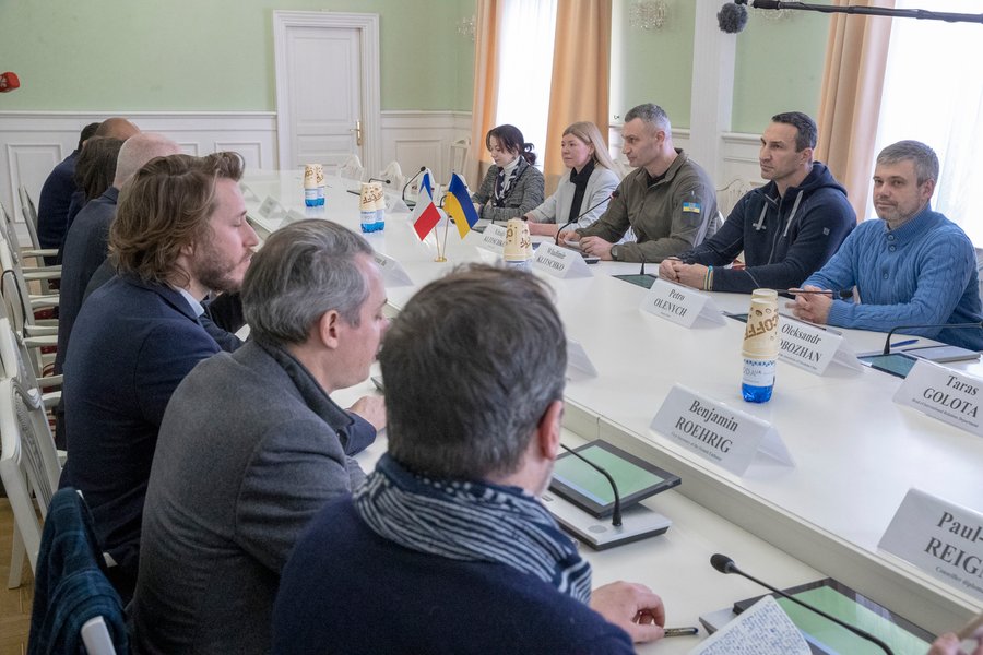 Анн Идальго, идальго киев