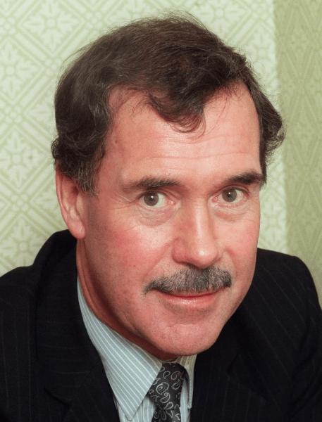 Британският лорд Браян Макензи Британският лорд Браян Макензи, кредитна карта, карта, крадец, пари, крадецът харчи по-малко, любопитство, обир на съпругата, кредитната карта на съпругата, не се обади на полицията