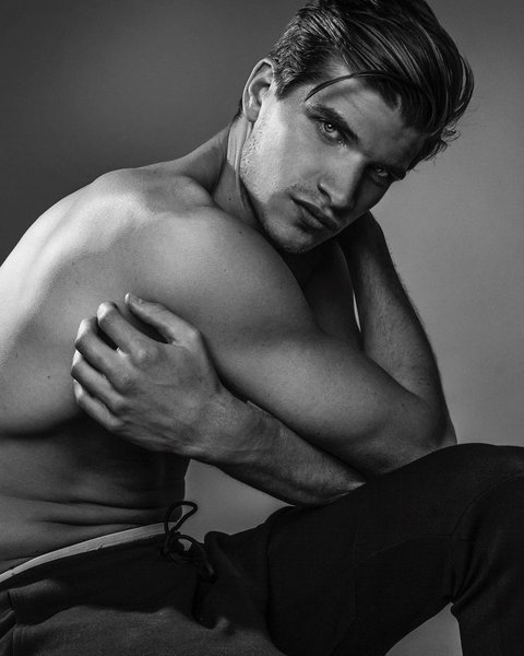 тоби хантингтон уайтли, модель, брат рози Хантингтон-Уайтли