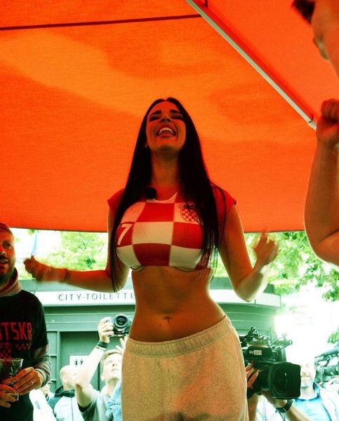 Ивана Кнолль в Германии