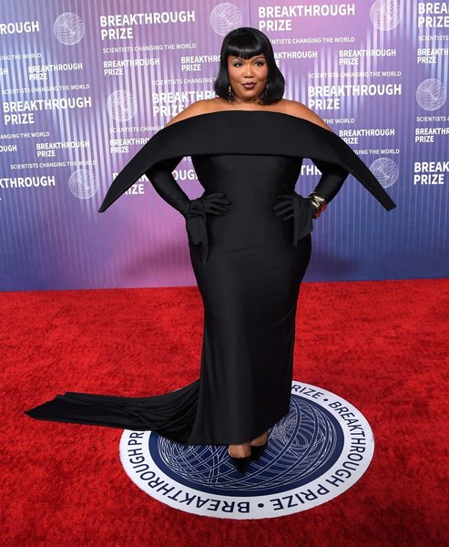 Ліззо, співачка, червона доріжка