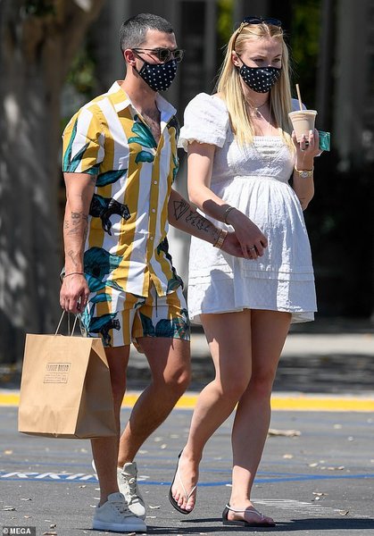 софи тернер, джо джонас