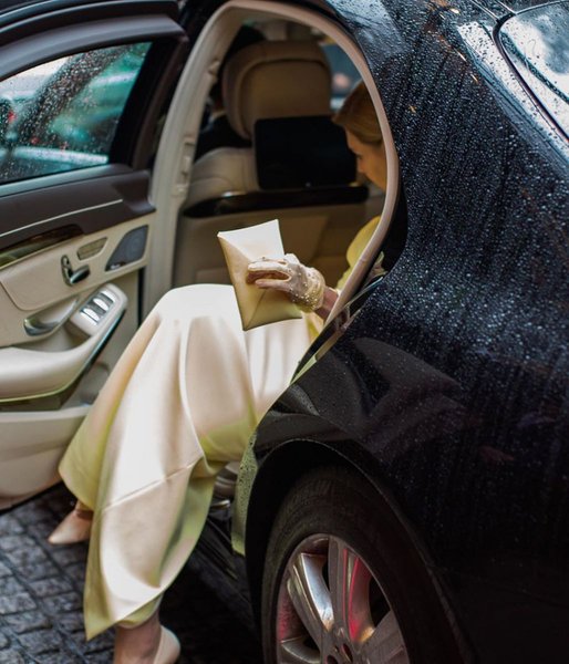 елена зеленская, желтое платье