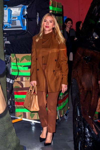 Скарлетт Йоханссон, студия, люди