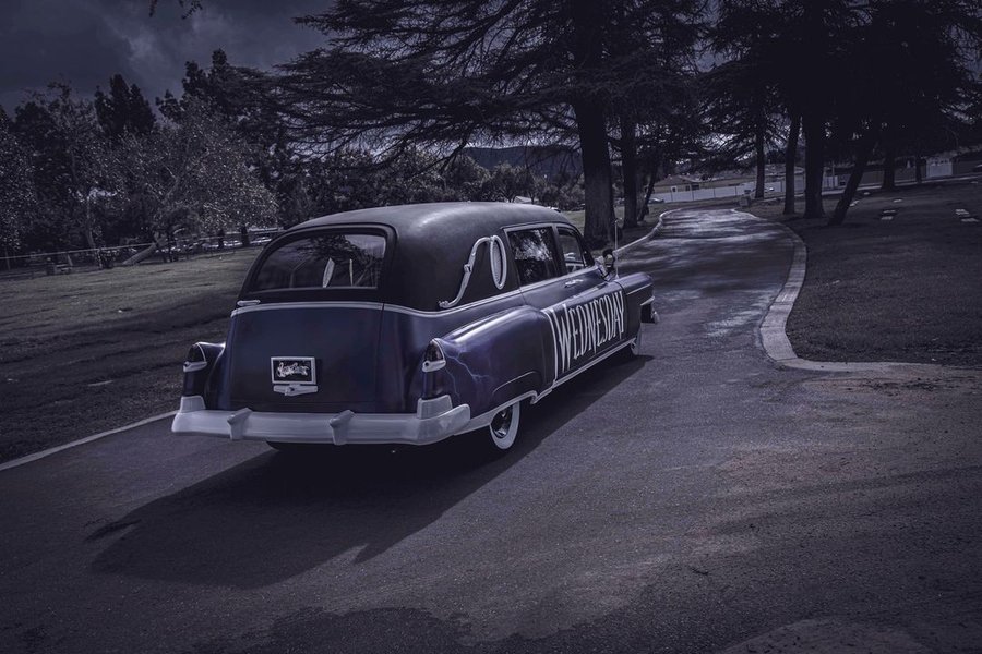 Автомобиль засветился на официальной премьере сериала "Уэнздей"