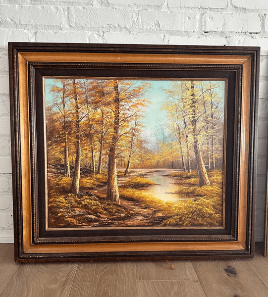 Старинная картина с осенним лесным пейзажем и рекой, найденная в стенах дома в Мичигане