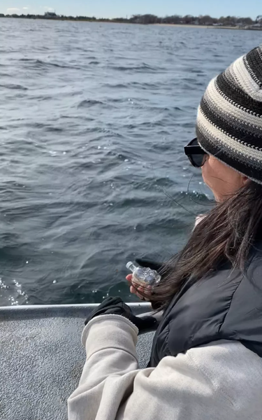 Письмо в бутылке, таинственное послание, находка, потеря отца, семейные истории, фото, США, Франция