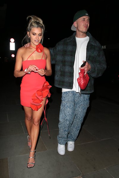 Эшли Робертс, Джордж Роллинсон