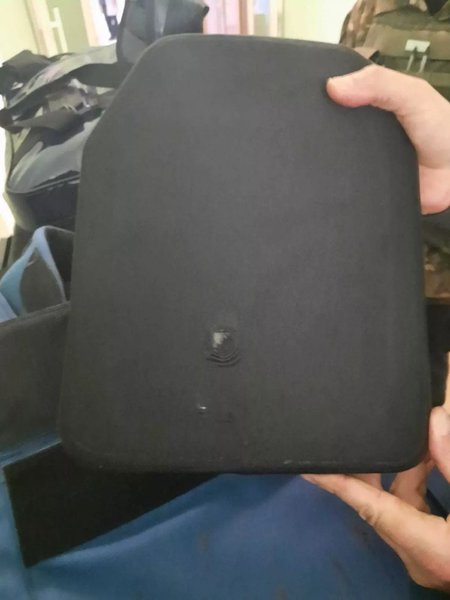 Куртки, журналисты, пулевые отверстия