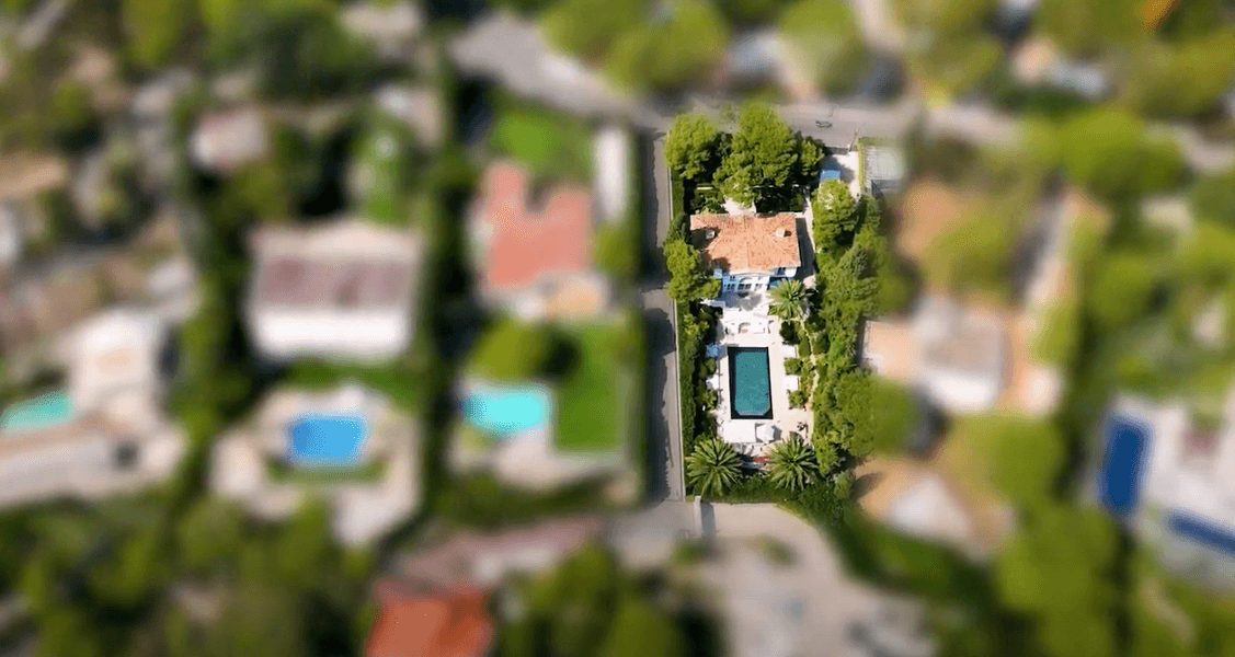 Дом бизнесмена Виталия Хомутынника