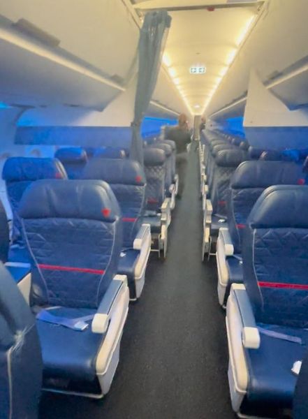 Мужчина стал единственным пассажиром в самолете, как такое могло произойти, интересные истории