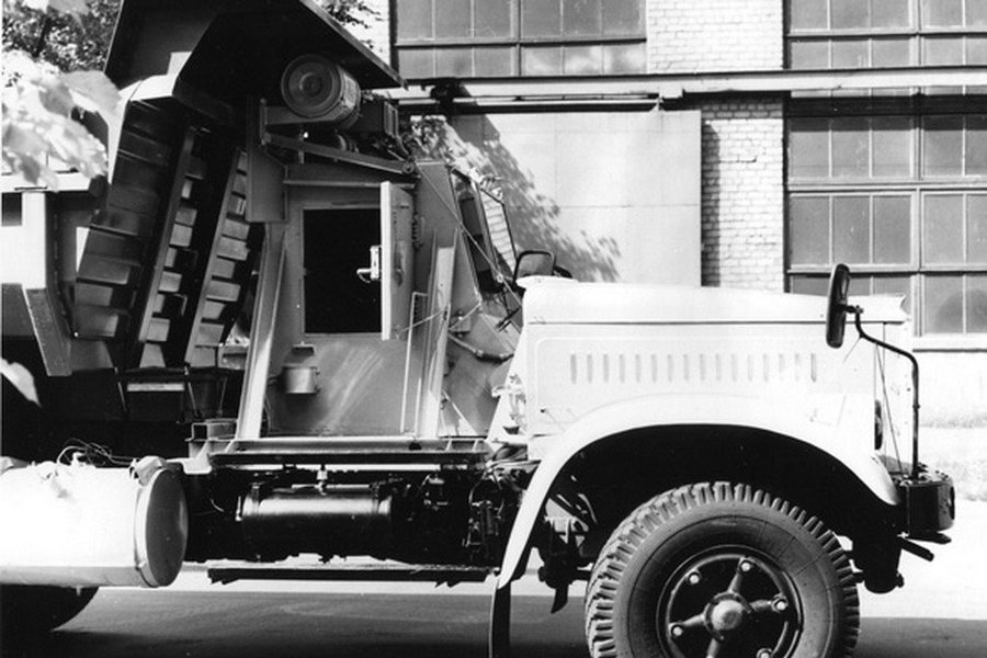 Вход в кабину-капсулу осуществлялся с правой стороны через небольшую дверцу