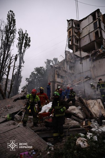 В результате ночной атаки 31 июля разрушен подъезд жилого дома