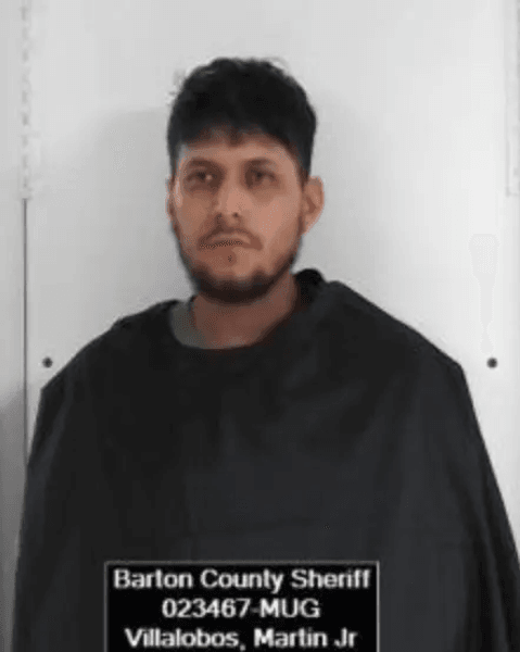 Под кроватью, монстр под кроватью, монстры под кроватью, мужчина под кроватью, прятался под кроватью, няня смотрит под кровать, что-то под кроватью, вор, преступник, арестовали мужчину, похищение ребенка, напал на ребенка