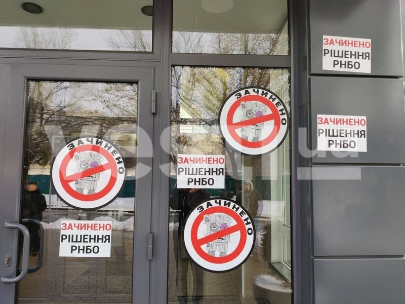 Нацкорпус, акция, наклейки, NewsOne, националисты, канал