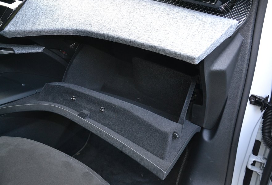 бардачок Peugeot 3008