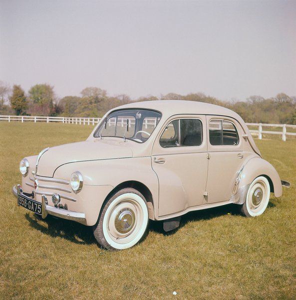 Renault 4CV, історія Renault, автомобілі Renault, Луї Рено, автомобілі Renault