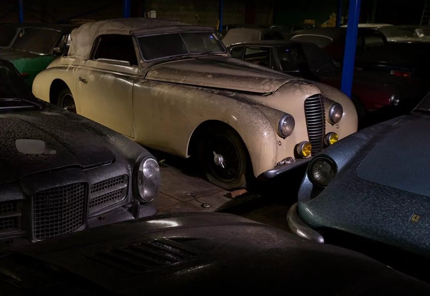 коллекция авто, ретро авто, заброшенные авто, Ford Mustang, Jaguar E-Type