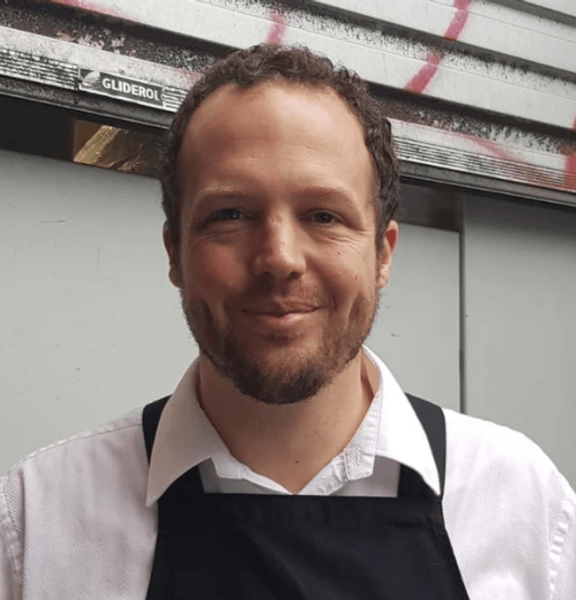 Дэн Сондерс, бармен, сбой в банкомате, ошибка банка, сбой в банковской системе, бармен стал миллионером, мошенник, украл деньги, арест