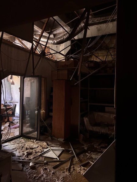 Поврежденный склад издательства Наш Формат в Киеве после атаки 4 июля