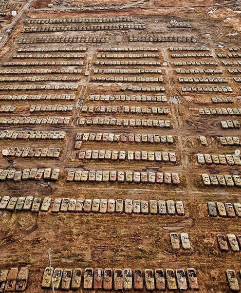 Бронетехника на небольшой базе в Крыму