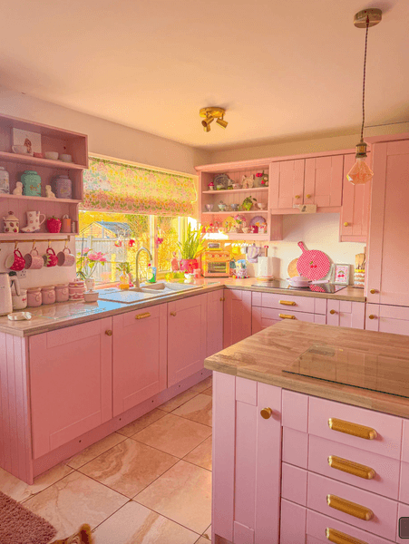 рожева кухня