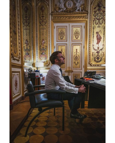 эммануэль макрон страдает, президент франции