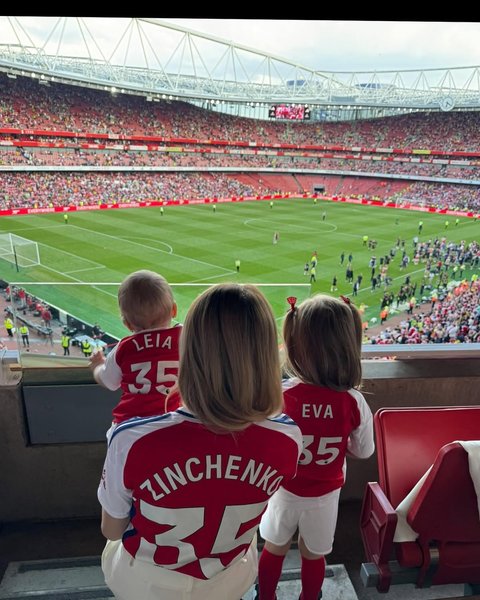 Жена Зинченко с дочерьми