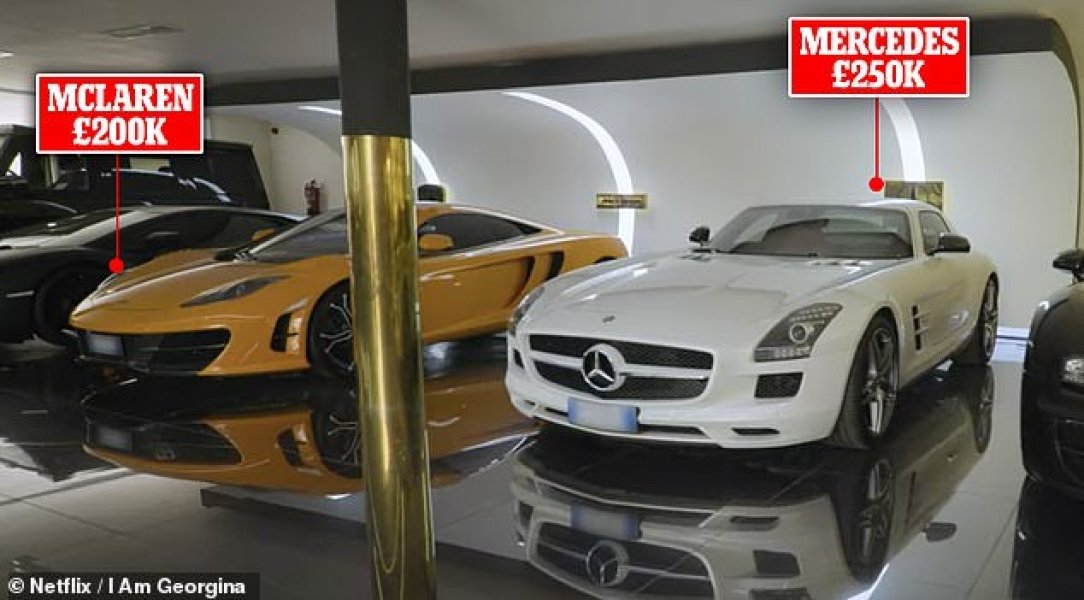 Криштиану Роналду показал свои роскошные автомобили стоимостью $25 млн