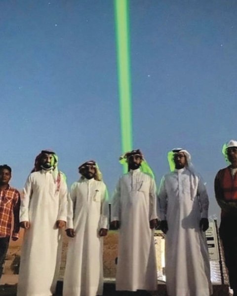 Лазерный маяк в пустыне Нафуд в Саудовской Аравии