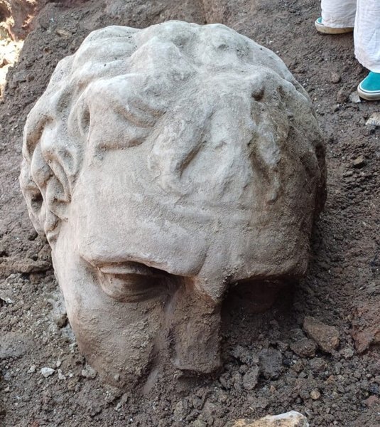 мраморная голова