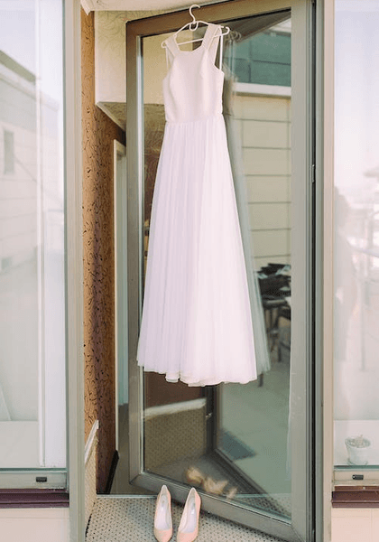 Весільна сукня, сімейна цінність, сестра, подруга, весілля, ремонт у будинку, довірили цінну річ, сварка подруг, приховувала правду,